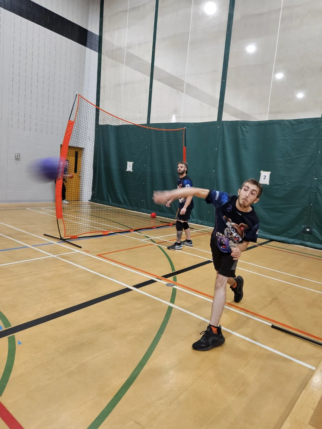 Joueur des Bulldodges effectuant un lancer en tournoi