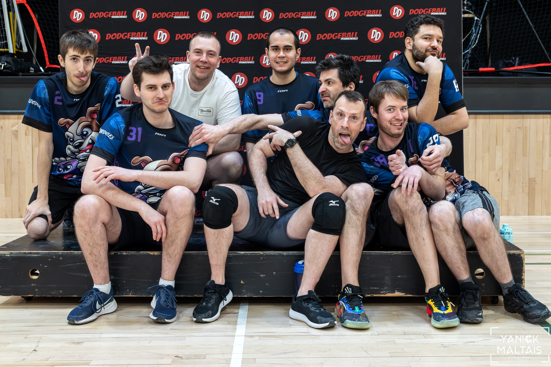 Équipe locale Les Bulldodges lors d’un tournoi de dodgeball