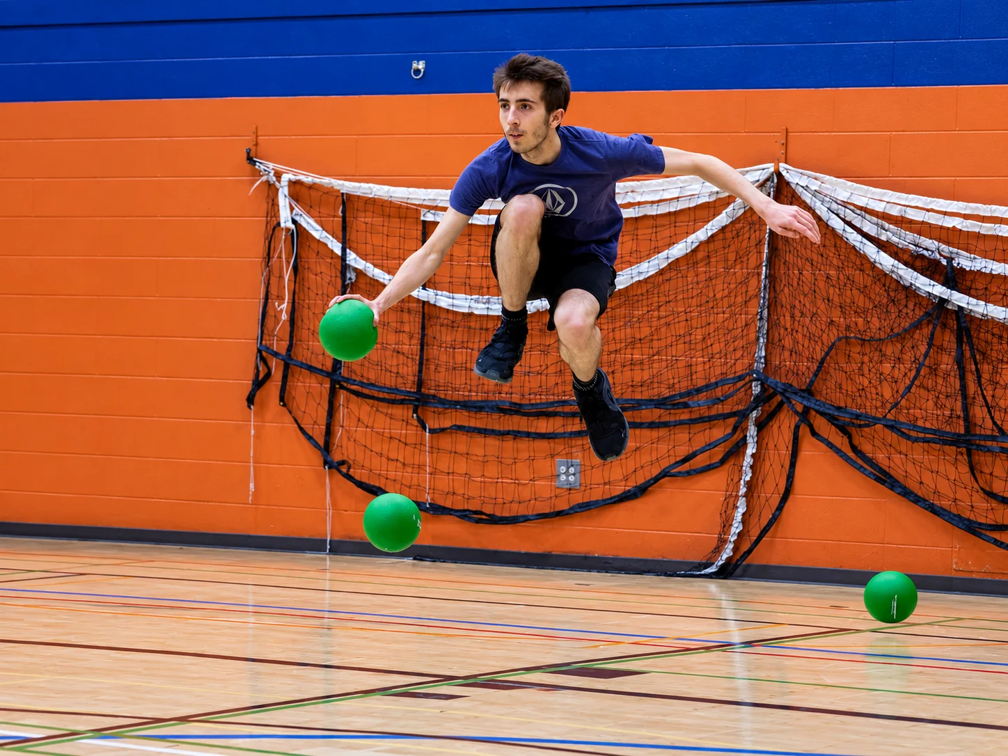 Joueur de dodgeball en action à Joliette